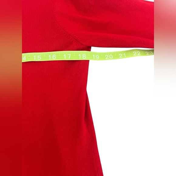 Ladies Karl Lagerfeld Paris Pearl Trim Red Sweater Size Medium - Picture 6 of 6